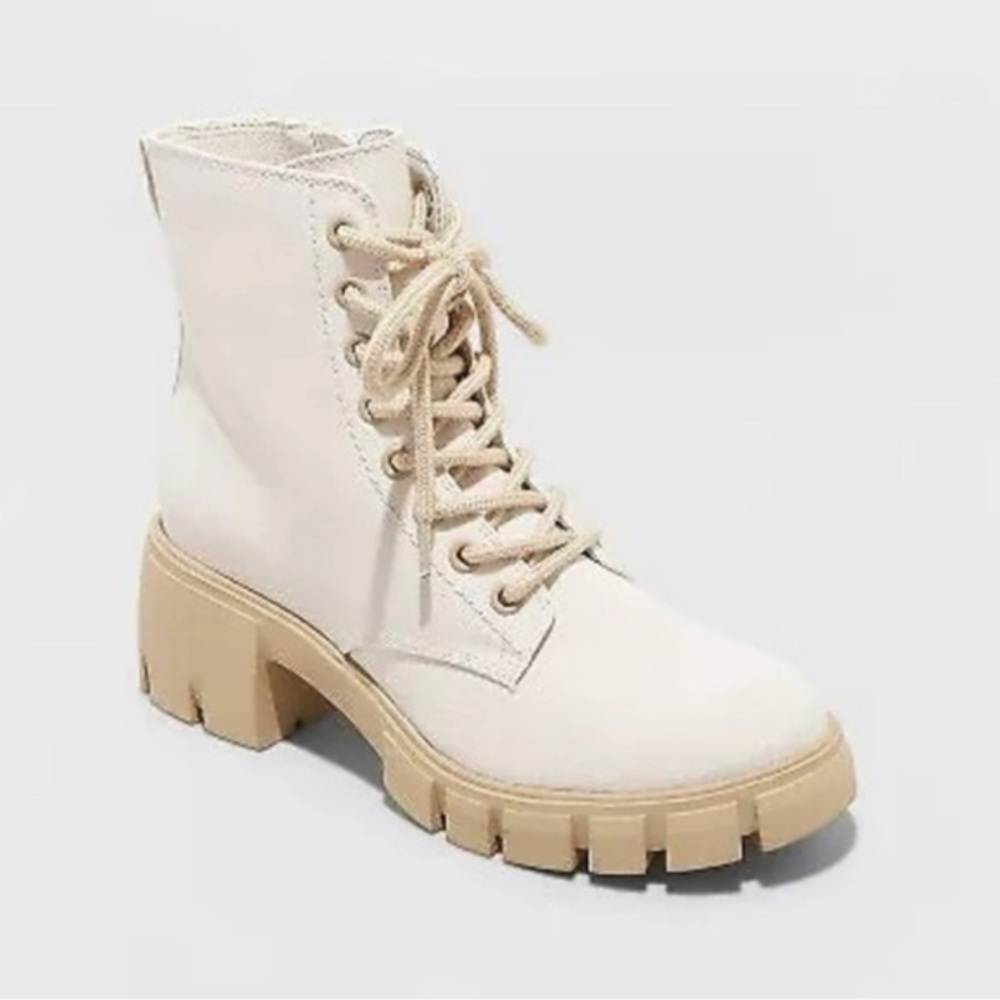 Universal Thread Kolbi Combat Boots in the Off-White colorway size 6